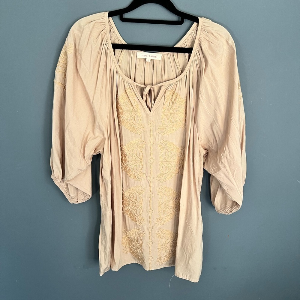 Solitaire Top Women’s Size M Beige Tan Embroidered Boho Peasant Flowy Blouse